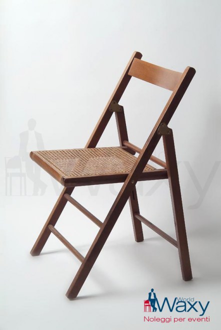 sedia pieghevole in legno tinta noce con sedile in paglia di Vienna